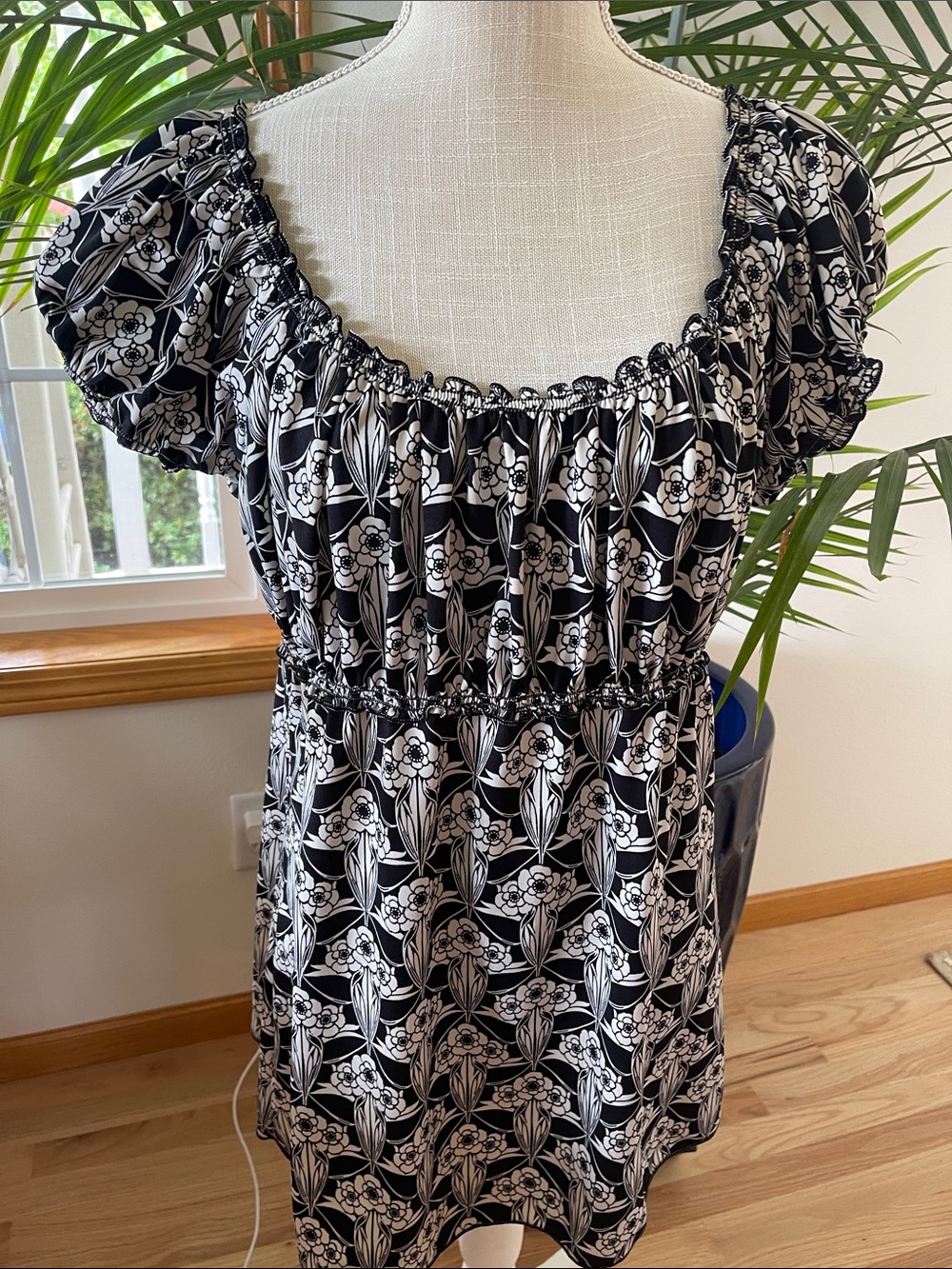 Max Edition Black and White Floral Puff-Sleeve Tunic